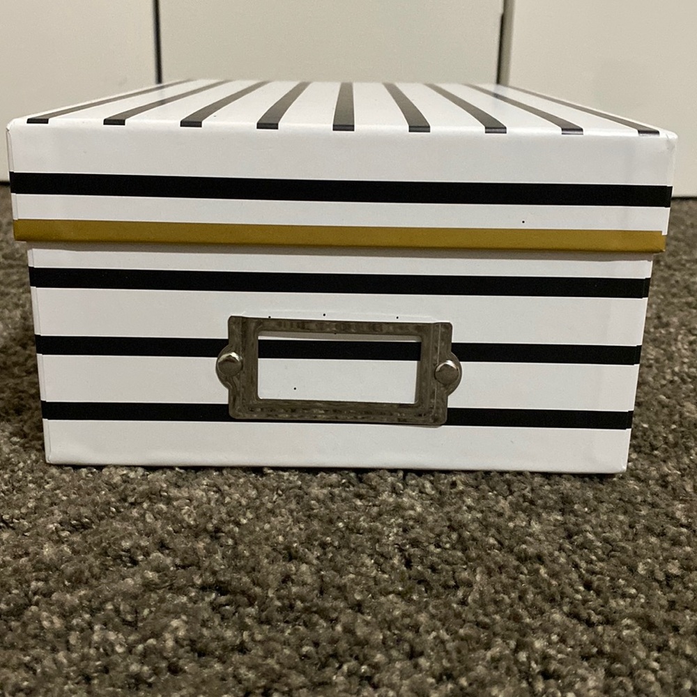 Square storage box